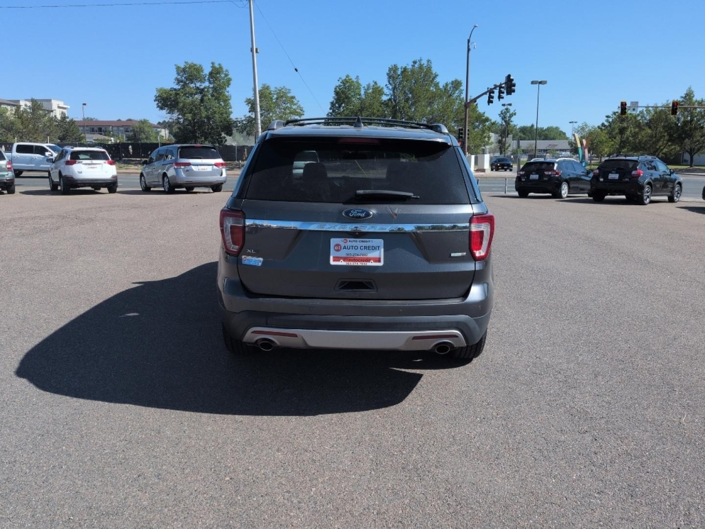 2016 GRAY Ford Explorer XLT (1FM5K8D85GG) with an V6, 3.5L engine, Automatic transmission, located at 10890 W. Colfax Ave., Lakewood, CO, 80215, (303) 274-7692, 39.739914, -105.120132- Photo#5