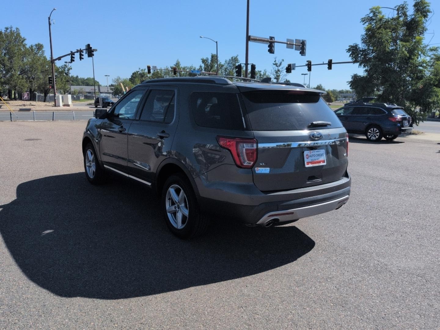 2016 GRAY Ford Explorer XLT (1FM5K8D85GG) with an V6, 3.5L engine, Automatic transmission, located at 10890 W. Colfax Ave., Lakewood, CO, 80215, (303) 274-7692, 39.739914, -105.120132- Photo#6