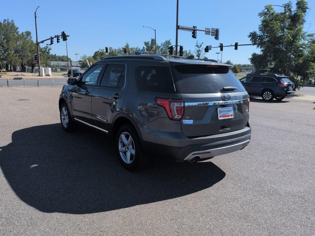 2016 GRAY Ford Explorer XLT (1FM5K8D85GG) with an V6, 3.5L engine, Automatic transmission, located at 10890 W. Colfax Ave., Lakewood, CO, 80215, (303) 274-7692, 39.739914, -105.120132- Photo#6