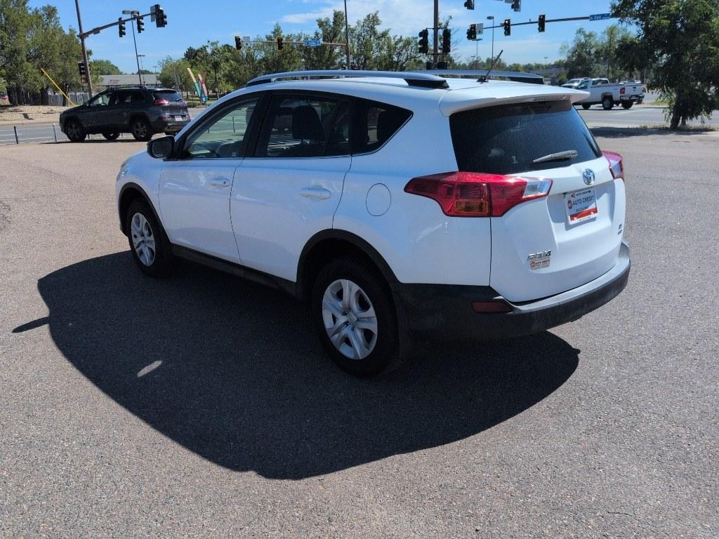 2013 WHITE Toyota RAV4 LE (JTMBFREV1D5) with an 4 Cyl, 2.5L engine, Automatic transmission, located at 10890 W. Colfax Ave., Lakewood, CO, 80215, (303) 274-7692, 39.739914, -105.120132- Photo#6