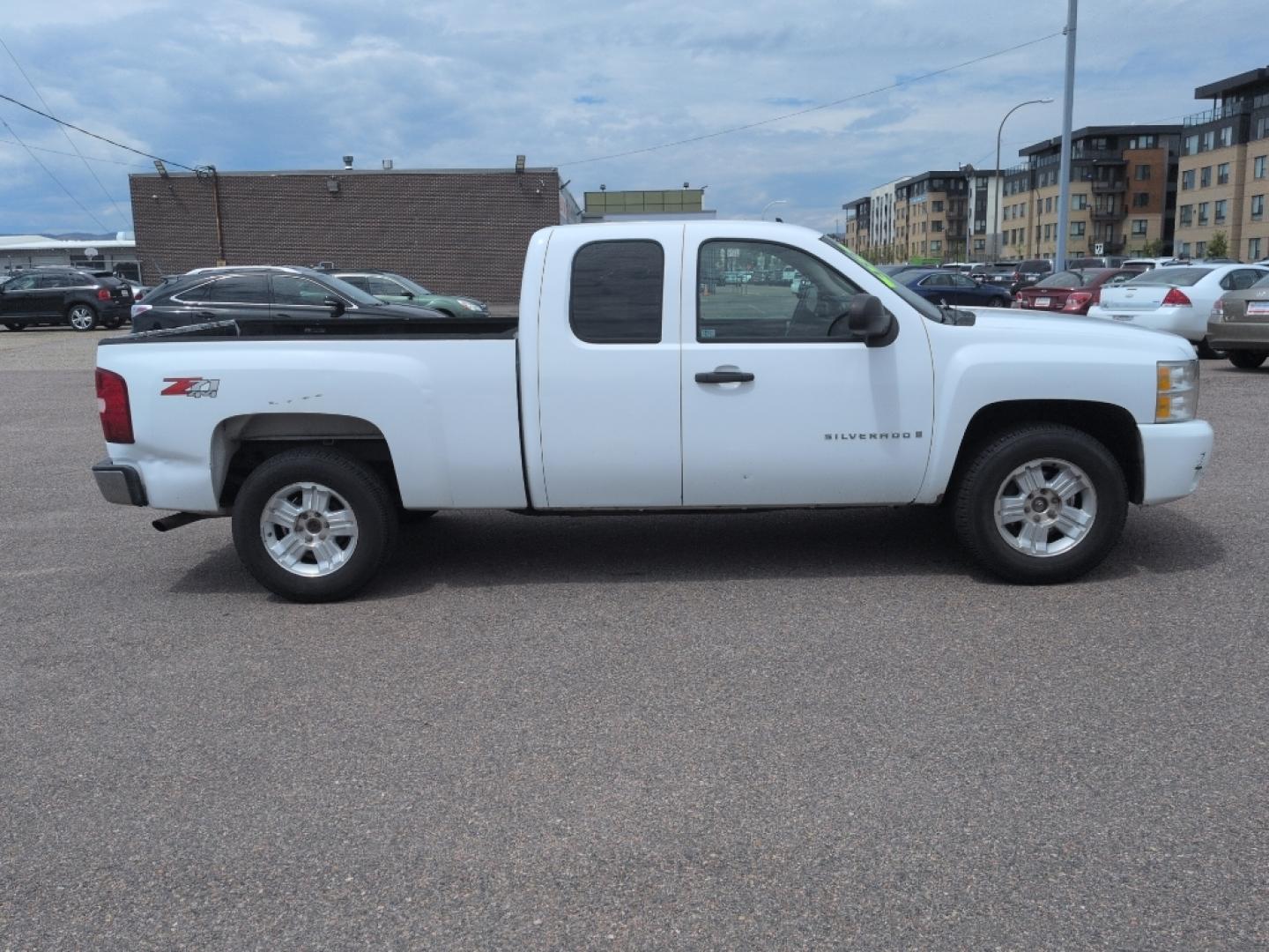 2008 WHITE Chevrolet Silverado WORK TRUCK EXT. CAB (2GCEK190281) with an V8, 5.3L engine, Automatic transmission, located at 10890 W. Colfax Ave., Lakewood, CO, 80215, (303) 274-7692, 39.739914, -105.120132- Photo#3