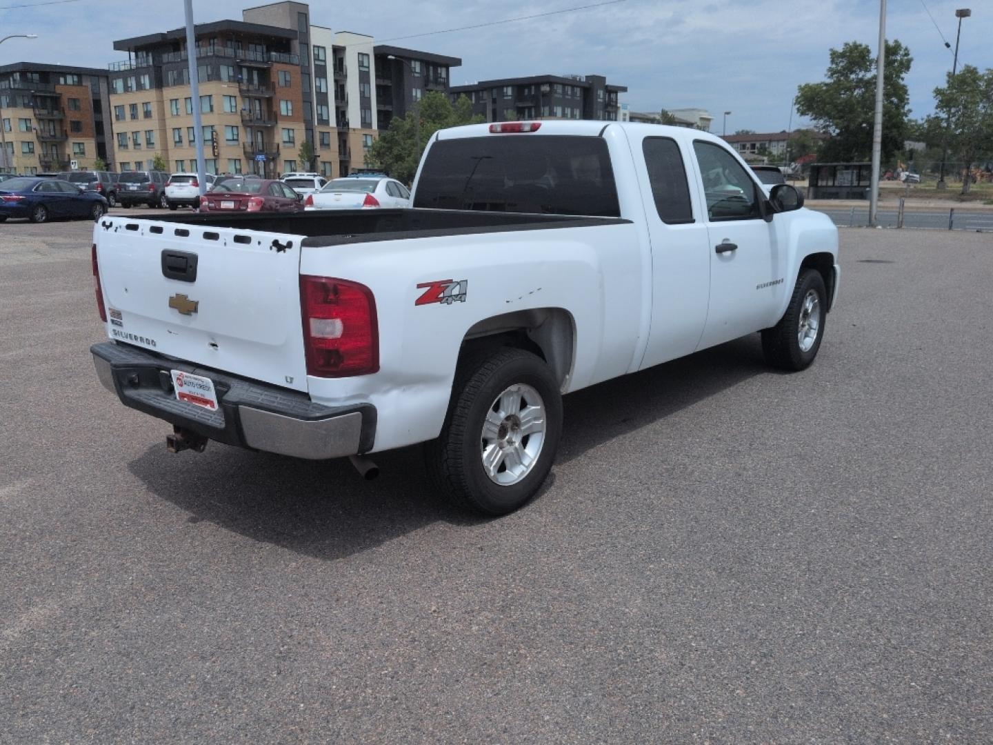 2008 WHITE Chevrolet Silverado WORK TRUCK EXT. CAB (2GCEK190281) with an V8, 5.3L engine, Automatic transmission, located at 10890 W. Colfax Ave., Lakewood, CO, 80215, (303) 274-7692, 39.739914, -105.120132- Photo#4