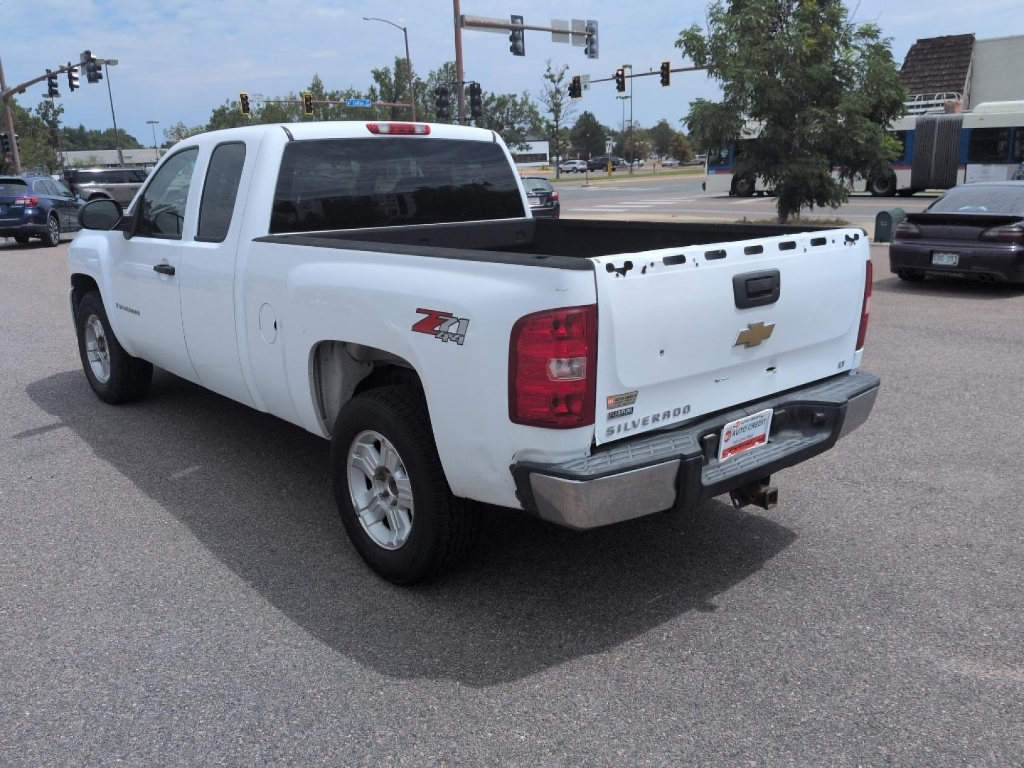 2008 WHITE Chevrolet Silverado WORK TRUCK EXT. CAB (2GCEK190281) with an V8, 5.3L engine, Automatic transmission, located at 10890 W. Colfax Ave., Lakewood, CO, 80215, (303) 274-7692, 39.739914, -105.120132- Photo#6