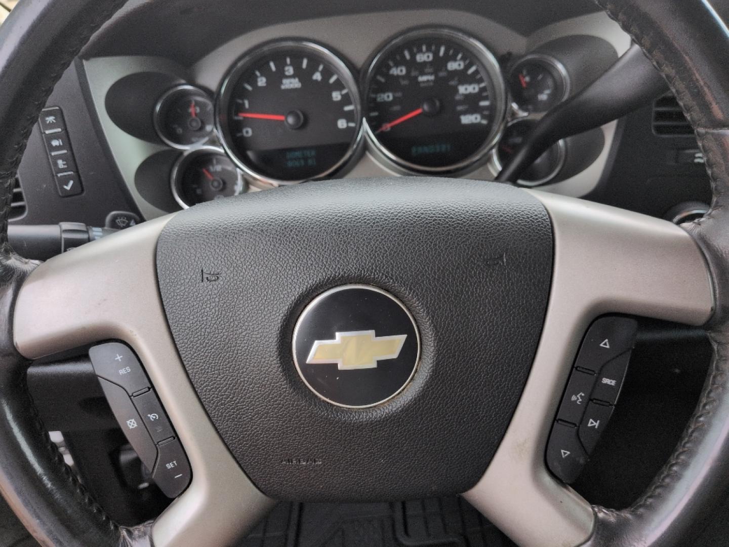 2008 WHITE Chevrolet Silverado WORK TRUCK EXT. CAB (2GCEK190281) with an V8, 5.3L engine, Automatic transmission, located at 10890 W. Colfax Ave., Lakewood, CO, 80215, (303) 274-7692, 39.739914, -105.120132- Photo#11