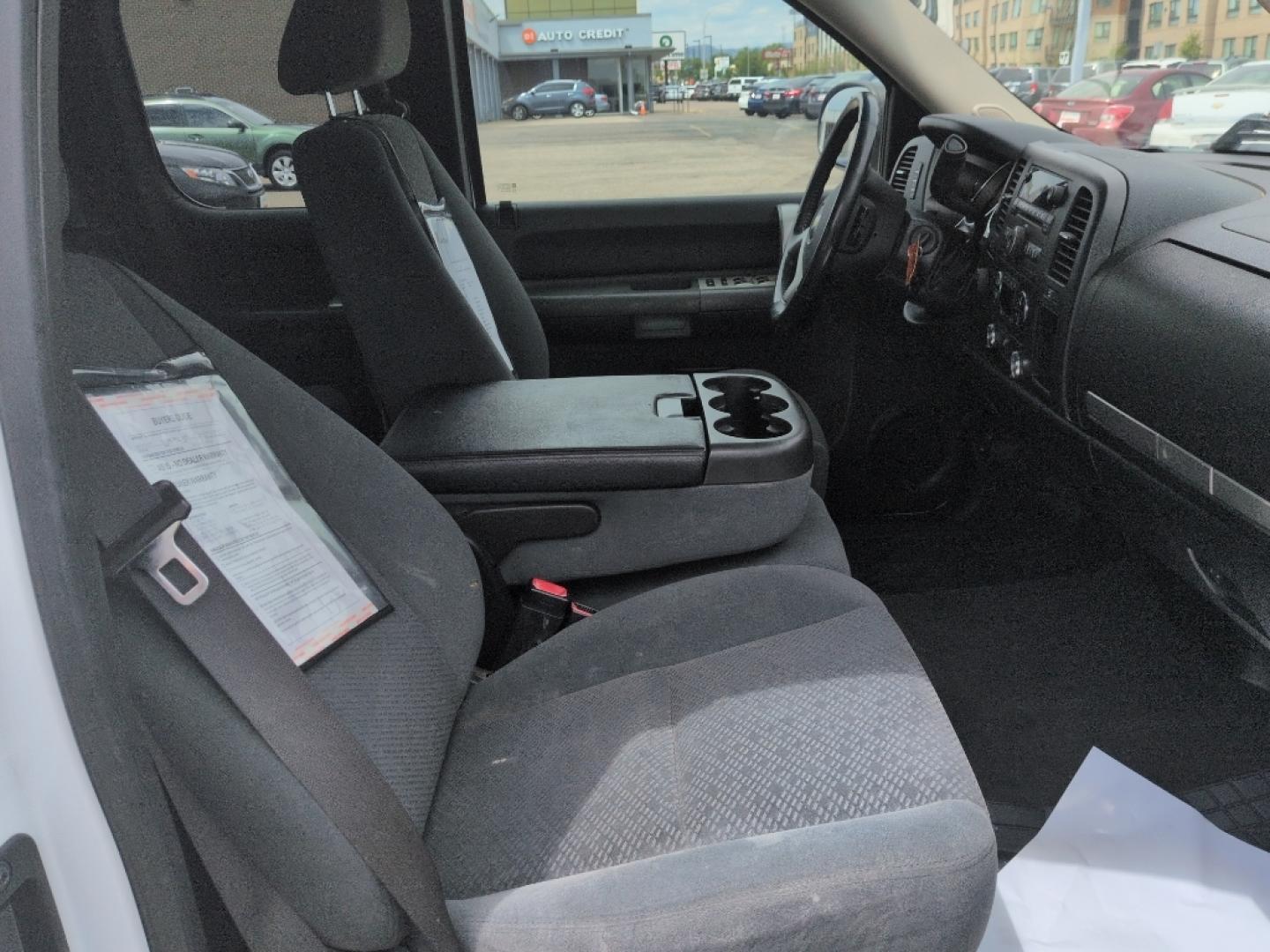 2008 WHITE Chevrolet Silverado WORK TRUCK EXT. CAB (2GCEK190281) with an V8, 5.3L engine, Automatic transmission, located at 10890 W. Colfax Ave., Lakewood, CO, 80215, (303) 274-7692, 39.739914, -105.120132- Photo#16