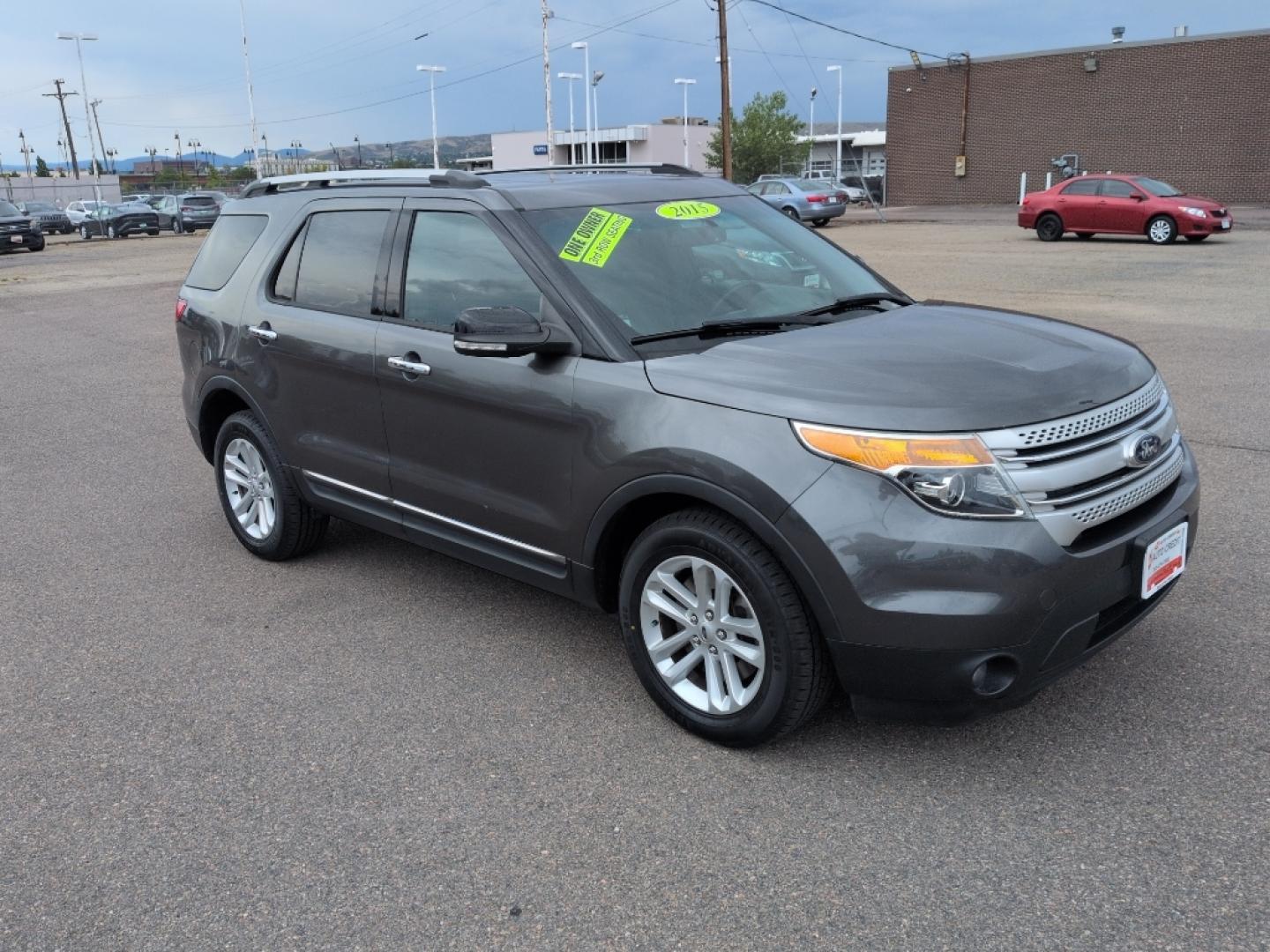 2015 GRAY Ford Explorer XLT (1FM5K8D84FG) with an V6, 3.5L engine, Automatic transmission, located at 10890 W. Colfax Ave., Lakewood, CO, 80215, (303) 274-7692, 39.739914, -105.120132- Photo#2