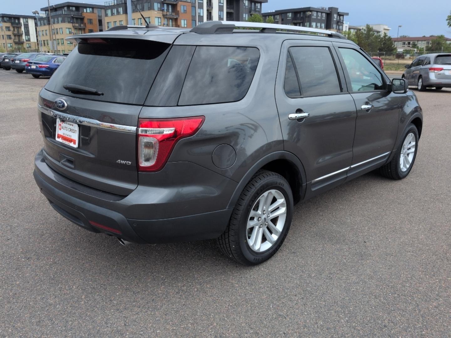 2015 GRAY Ford Explorer XLT (1FM5K8D84FG) with an V6, 3.5L engine, Automatic transmission, located at 10890 W. Colfax Ave., Lakewood, CO, 80215, (303) 274-7692, 39.739914, -105.120132- Photo#4
