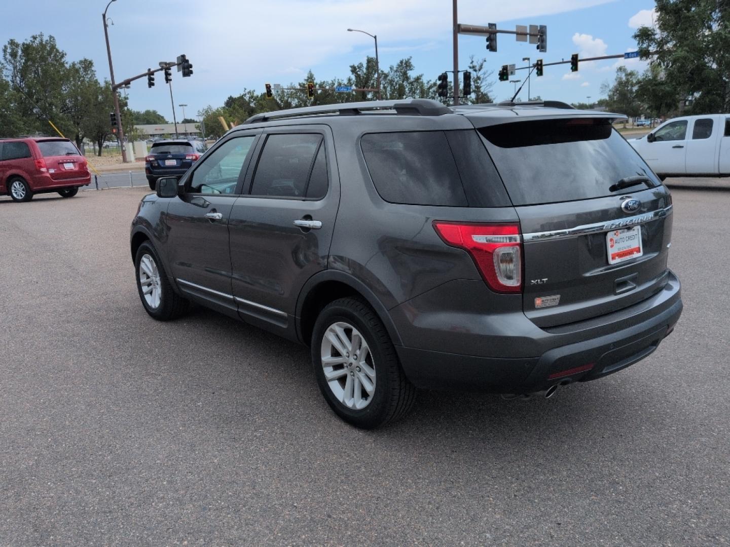 2015 GRAY Ford Explorer XLT (1FM5K8D84FG) with an V6, 3.5L engine, Automatic transmission, located at 10890 W. Colfax Ave., Lakewood, CO, 80215, (303) 274-7692, 39.739914, -105.120132- Photo#6