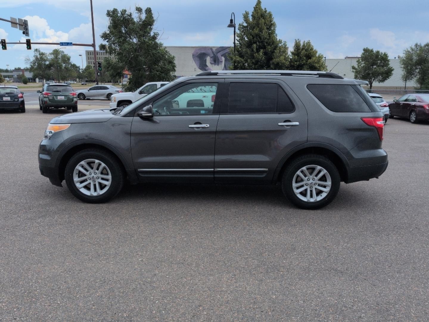 2015 GRAY Ford Explorer XLT (1FM5K8D84FG) with an V6, 3.5L engine, Automatic transmission, located at 10890 W. Colfax Ave., Lakewood, CO, 80215, (303) 274-7692, 39.739914, -105.120132- Photo#7