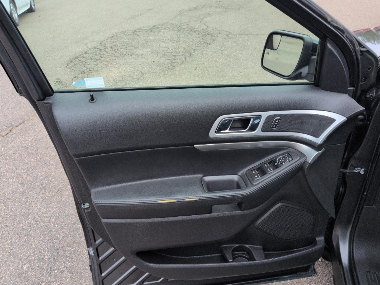 2015 GRAY Ford Explorer XLT (1FM5K8D84FG) with an V6, 3.5L engine, Automatic transmission, located at 10890 W. Colfax Ave., Lakewood, CO, 80215, (303) 274-7692, 39.739914, -105.120132- Photo#8