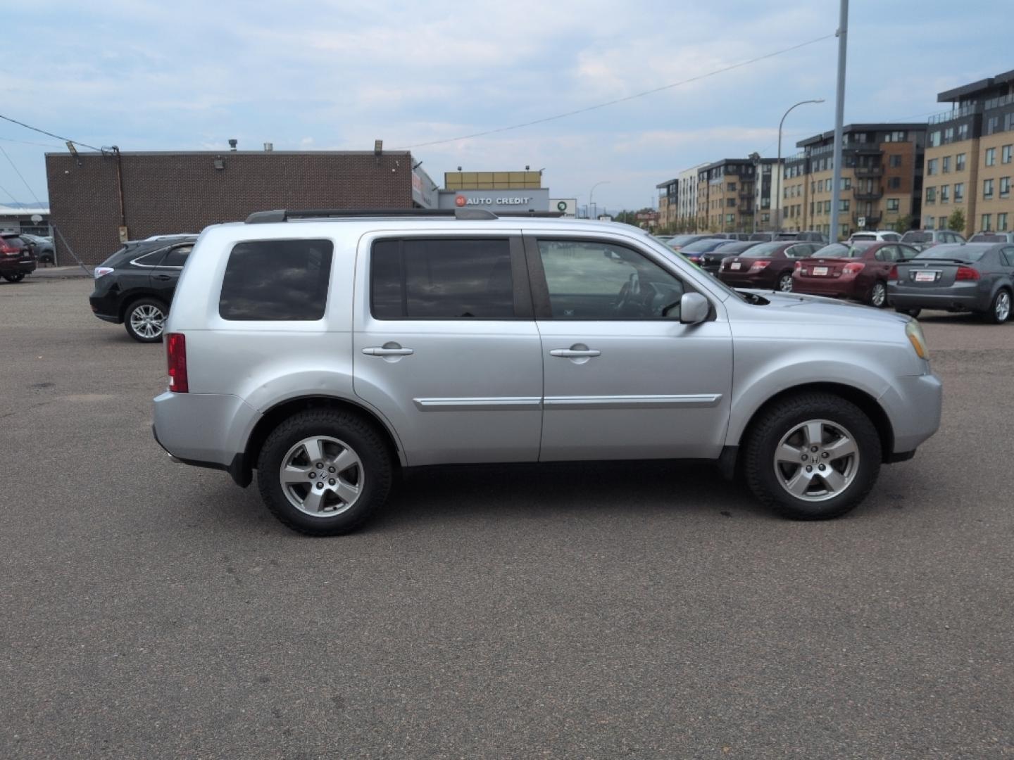 2011 SILVER Honda Pilot EX (5FNYF4H43BB) with an V6, 3.5L engine, Automatic transmission, located at 10890 W. Colfax Ave., Lakewood, CO, 80215, (303) 274-7692, 39.739914, -105.120132- Photo#3