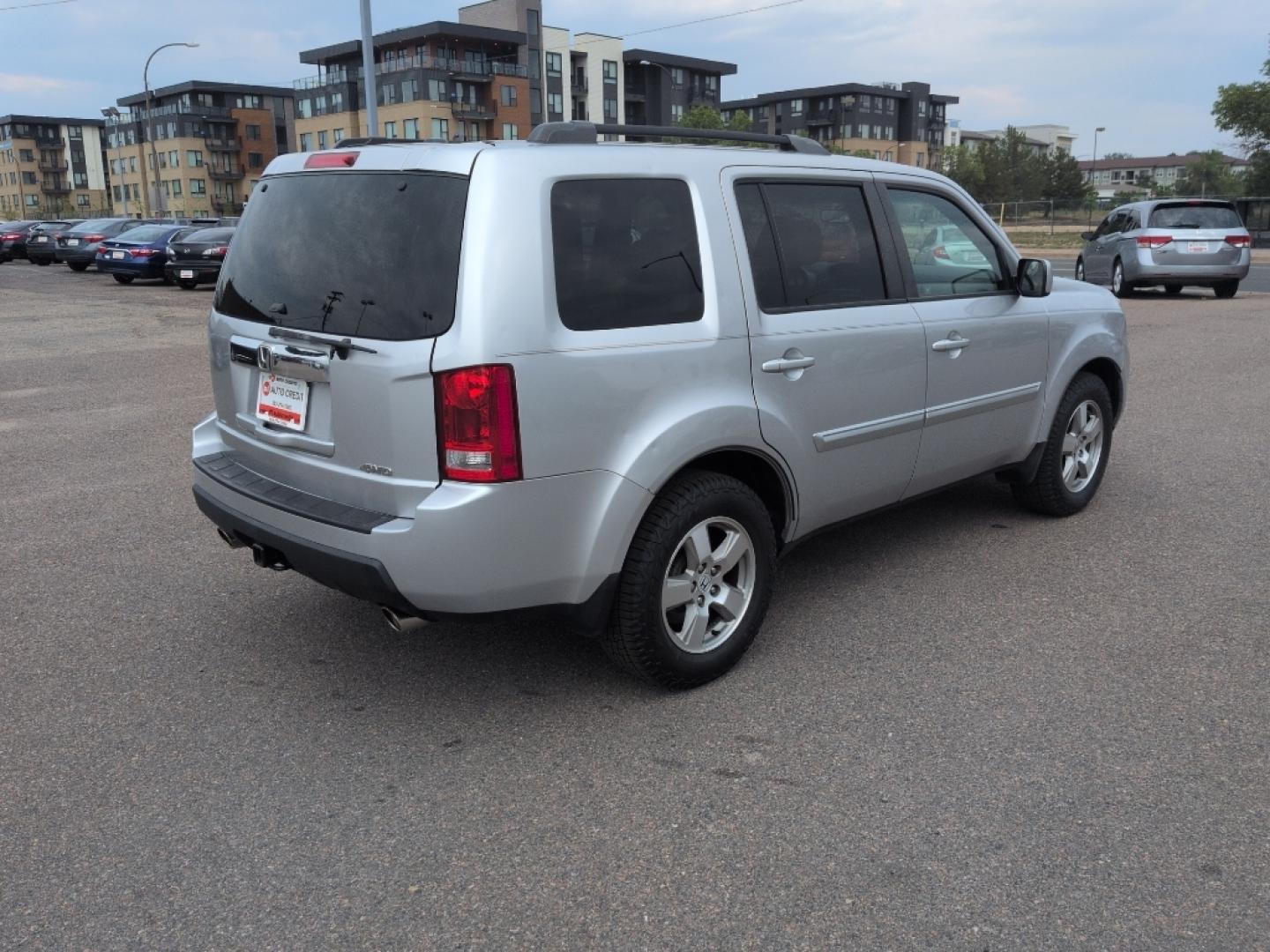 2011 SILVER Honda Pilot EX (5FNYF4H43BB) with an V6, 3.5L engine, Automatic transmission, located at 10890 W. Colfax Ave., Lakewood, CO, 80215, (303) 274-7692, 39.739914, -105.120132- Photo#4