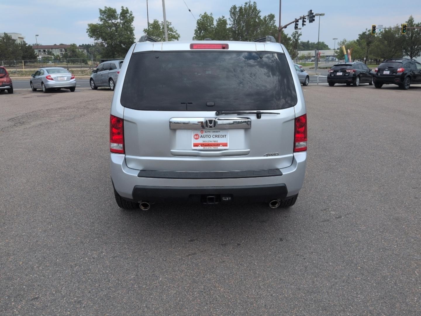 2011 SILVER Honda Pilot EX (5FNYF4H43BB) with an V6, 3.5L engine, Automatic transmission, located at 10890 W. Colfax Ave., Lakewood, CO, 80215, (303) 274-7692, 39.739914, -105.120132- Photo#5