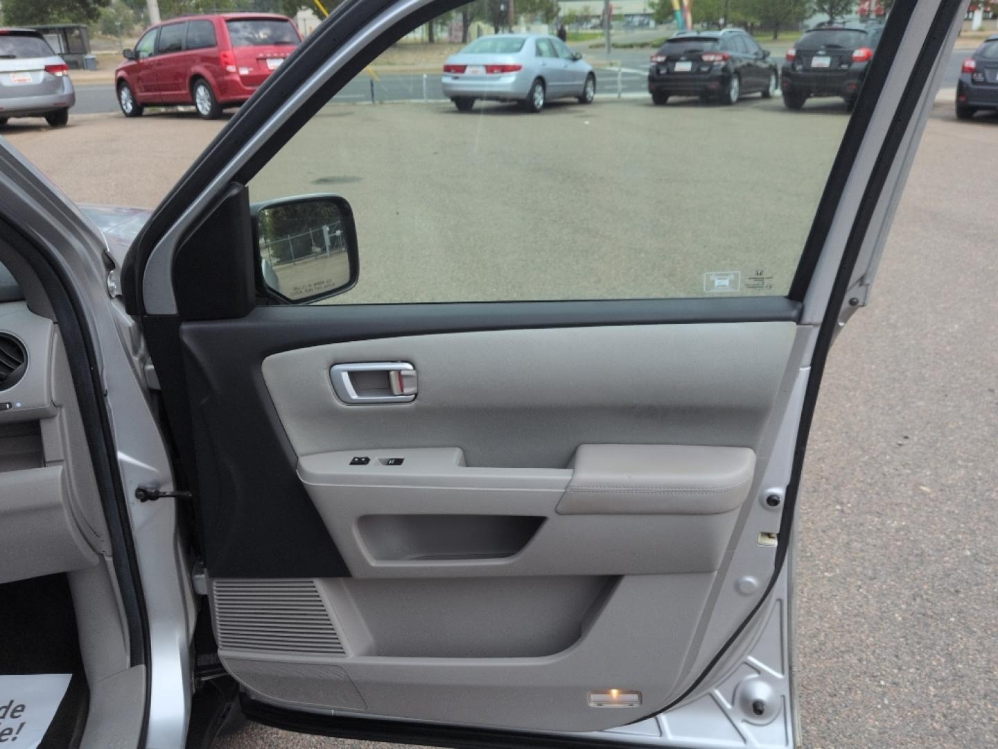 2011 SILVER Honda Pilot EX (5FNYF4H43BB) with an V6, 3.5L engine, Automatic transmission, located at 10890 W. Colfax Ave., Lakewood, CO, 80215, (303) 274-7692, 39.739914, -105.120132- Photo#14