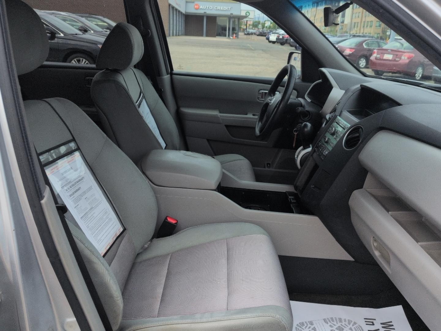 2011 SILVER Honda Pilot EX (5FNYF4H43BB) with an V6, 3.5L engine, Automatic transmission, located at 10890 W. Colfax Ave., Lakewood, CO, 80215, (303) 274-7692, 39.739914, -105.120132- Photo#15