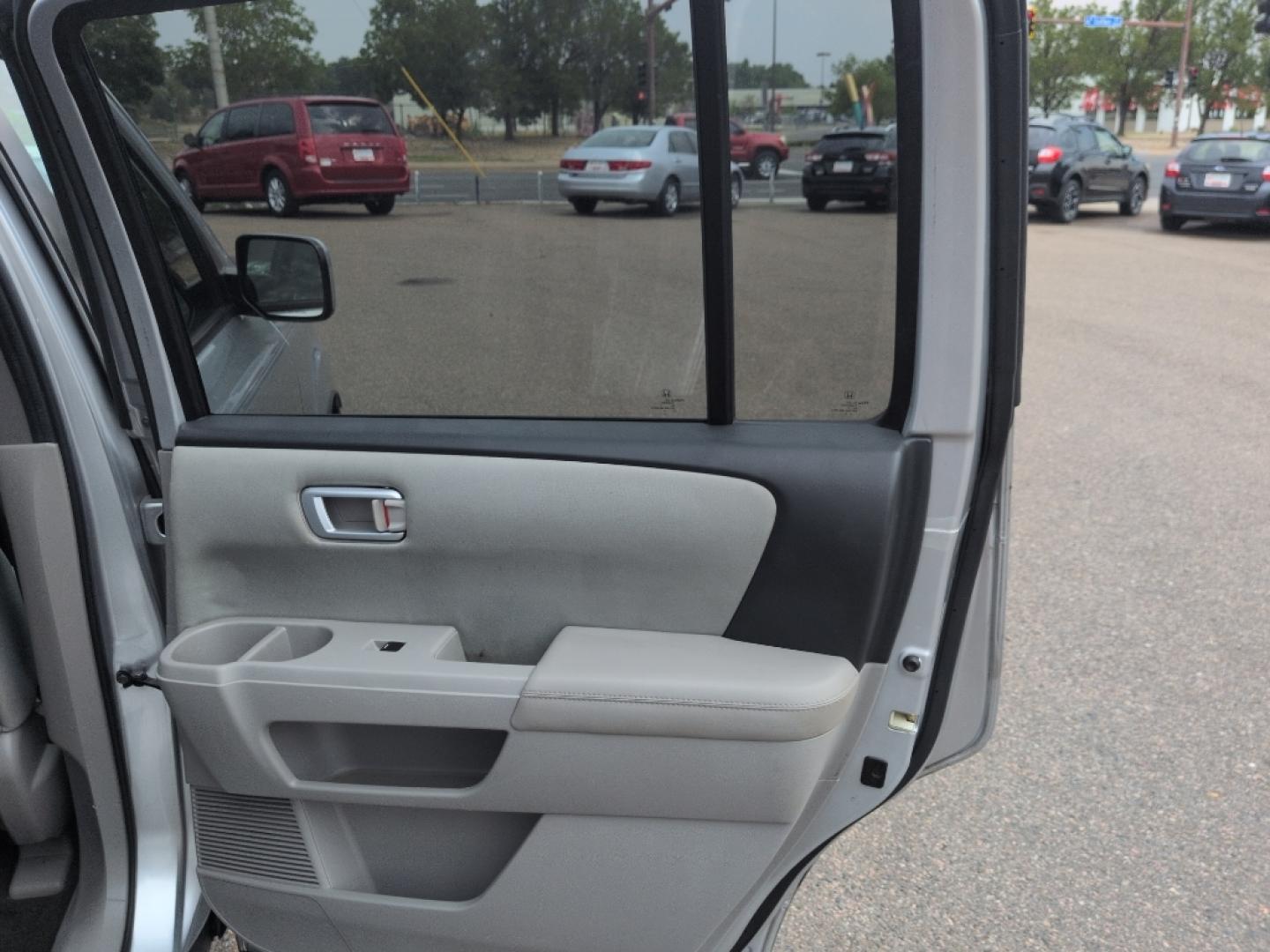 2011 SILVER Honda Pilot EX (5FNYF4H43BB) with an V6, 3.5L engine, Automatic transmission, located at 10890 W. Colfax Ave., Lakewood, CO, 80215, (303) 274-7692, 39.739914, -105.120132- Photo#18