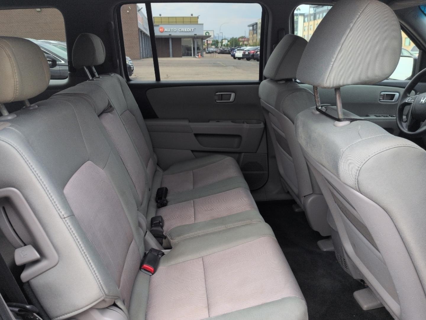 2011 SILVER Honda Pilot EX (5FNYF4H43BB) with an V6, 3.5L engine, Automatic transmission, located at 10890 W. Colfax Ave., Lakewood, CO, 80215, (303) 274-7692, 39.739914, -105.120132- Photo#19