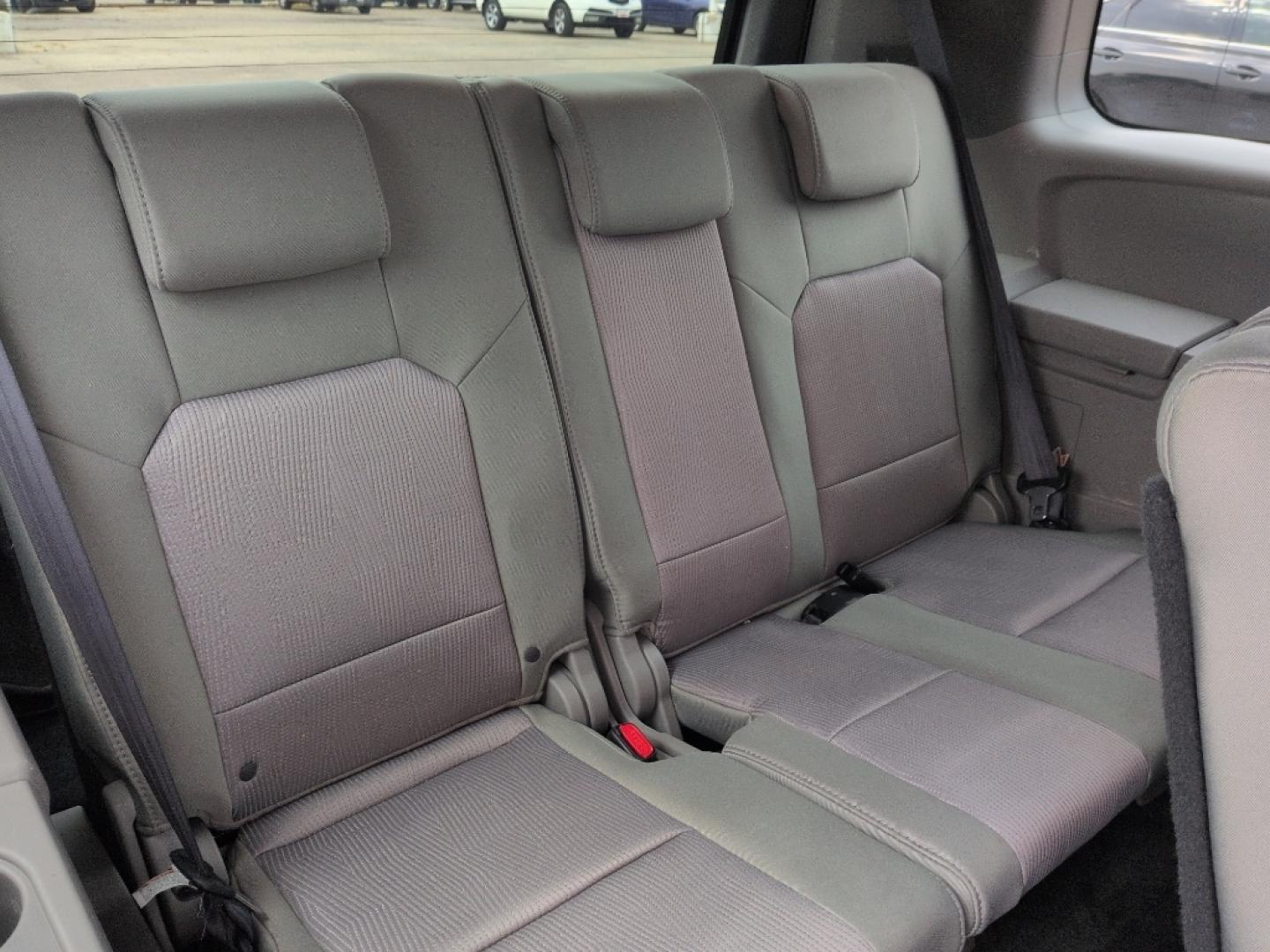 2011 SILVER Honda Pilot EX (5FNYF4H43BB) with an V6, 3.5L engine, Automatic transmission, located at 10890 W. Colfax Ave., Lakewood, CO, 80215, (303) 274-7692, 39.739914, -105.120132- Photo#20