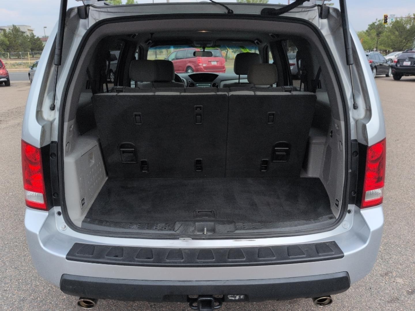 2011 SILVER Honda Pilot EX (5FNYF4H43BB) with an V6, 3.5L engine, Automatic transmission, located at 10890 W. Colfax Ave., Lakewood, CO, 80215, (303) 274-7692, 39.739914, -105.120132- Photo#21
