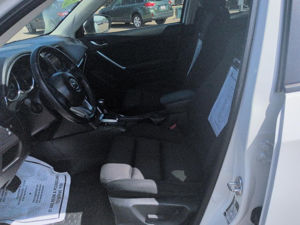 2014 WHITE Mazda CX-5 Touring (JM3KE2CY6E0) with an 4 Cyl, 2.5L engine, Automatic transmission, located at 10890 W. Colfax Ave., Lakewood, CO, 80215, (303) 274-7692, 39.739914, -105.120132- Photo#9