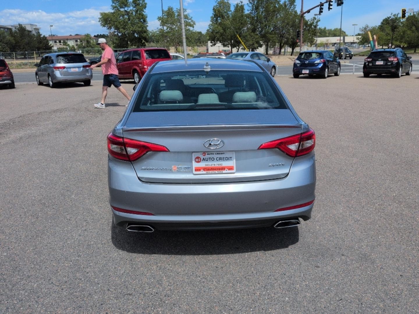 2015 GRAY Hyundai Sonata SPORT (5NPE34AF7FH) with an 4 Cyl, 2.4L engine, Automatic transmission, located at 10890 W. Colfax Ave., Lakewood, CO, 80215, (303) 274-7692, 39.739914, -105.120132- Photo#5