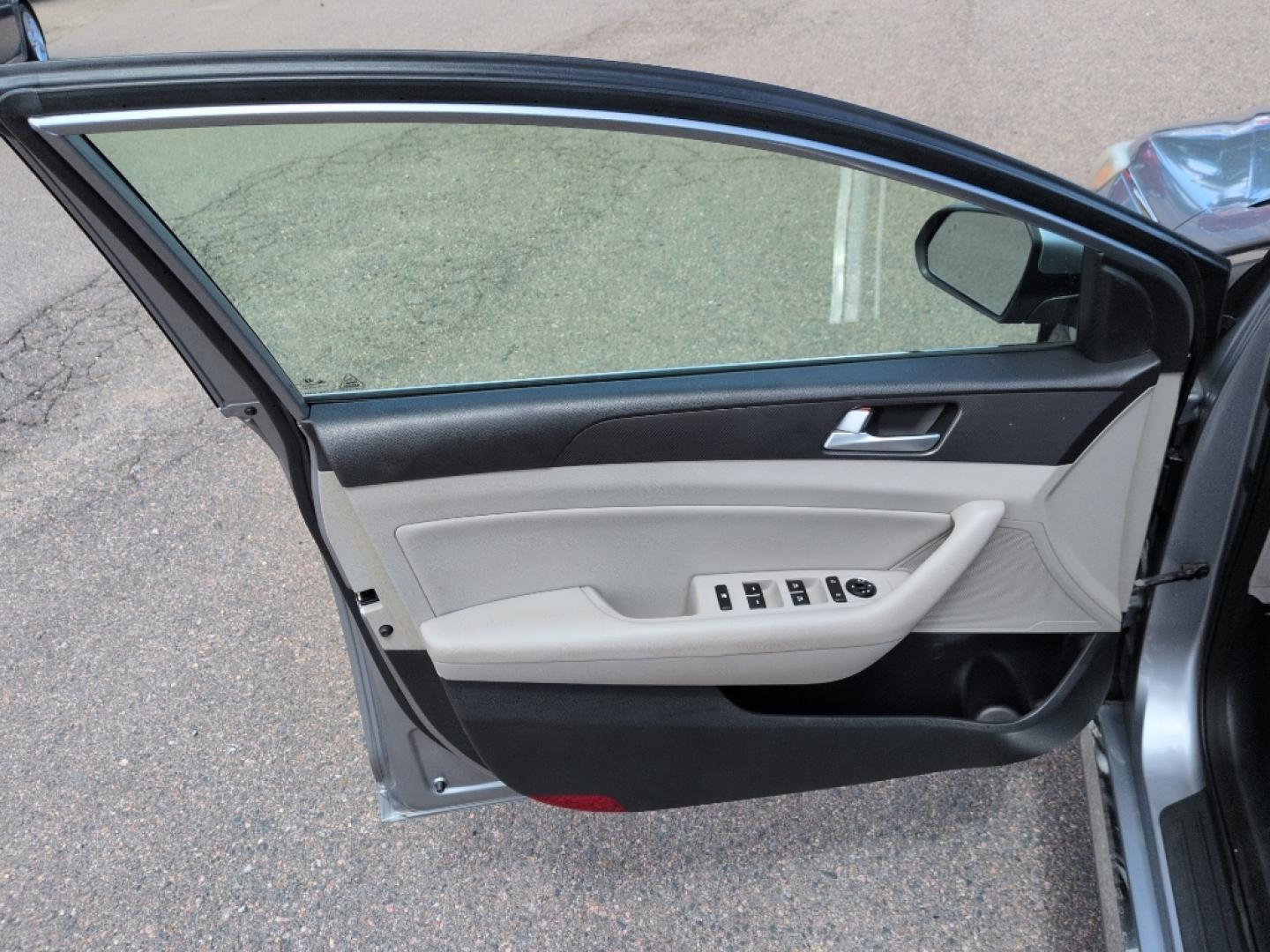 2015 GRAY Hyundai Sonata SPORT (5NPE34AF7FH) with an 4 Cyl, 2.4L engine, Automatic transmission, located at 10890 W. Colfax Ave., Lakewood, CO, 80215, (303) 274-7692, 39.739914, -105.120132- Photo#8