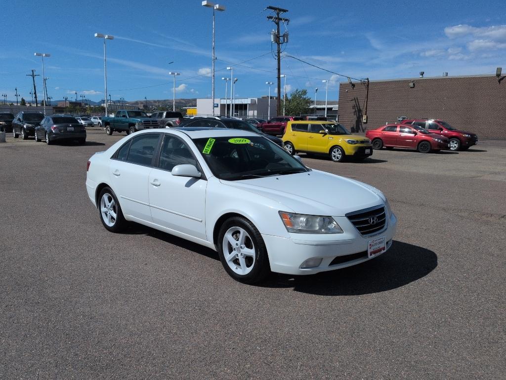 2009 WHITE Hyundai Sonata LIMITED V6 (5NPEU46FX9H) with an V6, 3.3L engine, Automatic transmission, located at 10890 W. Colfax Ave., Lakewood, CO, 80215, (303) 274-7692, 39.739914, -105.120132- Photo#2