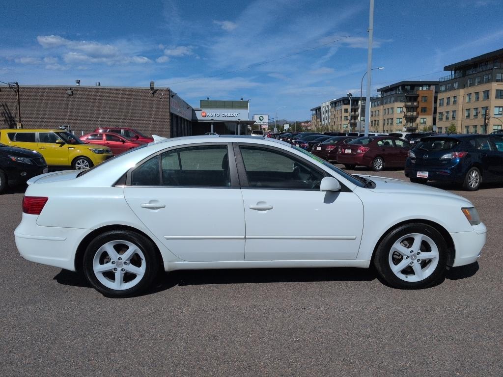 2009 WHITE Hyundai Sonata LIMITED V6 (5NPEU46FX9H) with an V6, 3.3L engine, Automatic transmission, located at 10890 W. Colfax Ave., Lakewood, CO, 80215, (303) 274-7692, 39.739914, -105.120132- Photo#3