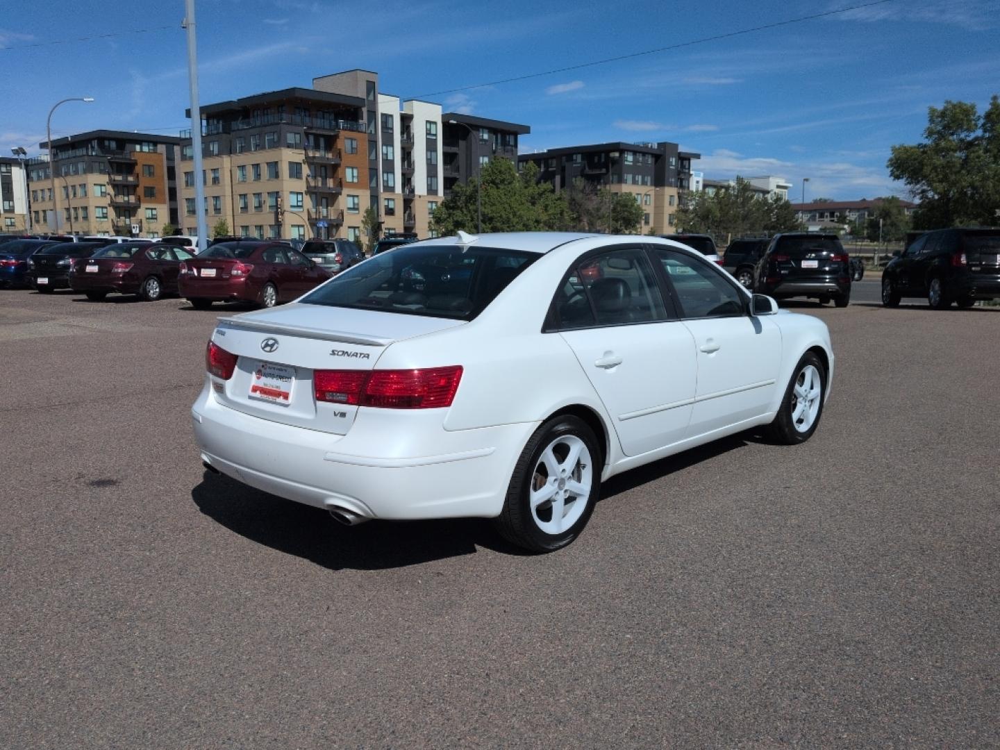 2009 WHITE Hyundai Sonata LIMITED V6 (5NPEU46FX9H) with an V6, 3.3L engine, Automatic transmission, located at 10890 W. Colfax Ave., Lakewood, CO, 80215, (303) 274-7692, 39.739914, -105.120132- Photo#4