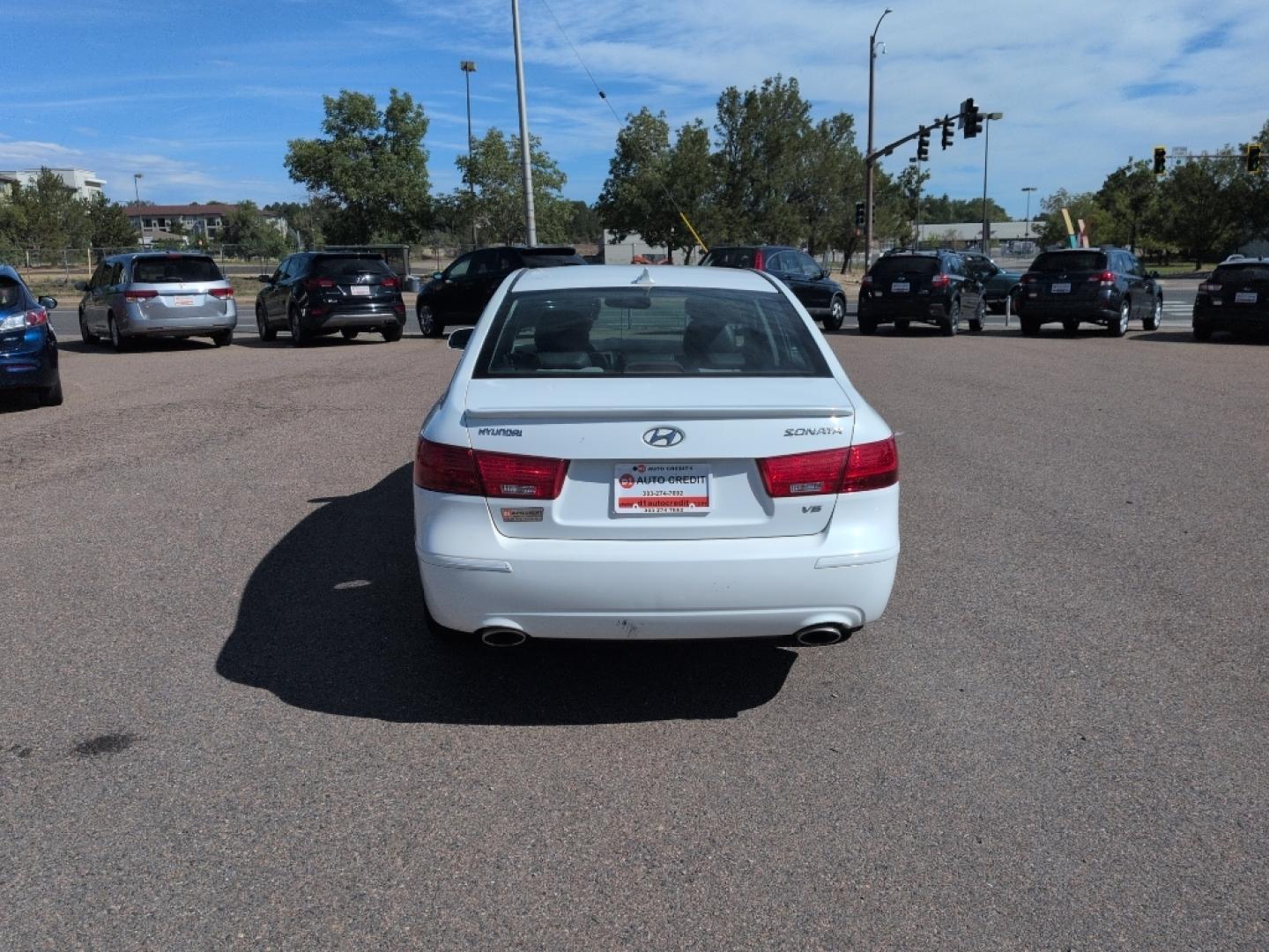2009 WHITE Hyundai Sonata LIMITED V6 (5NPEU46FX9H) with an V6, 3.3L engine, Automatic transmission, located at 10890 W. Colfax Ave., Lakewood, CO, 80215, (303) 274-7692, 39.739914, -105.120132- Photo#5