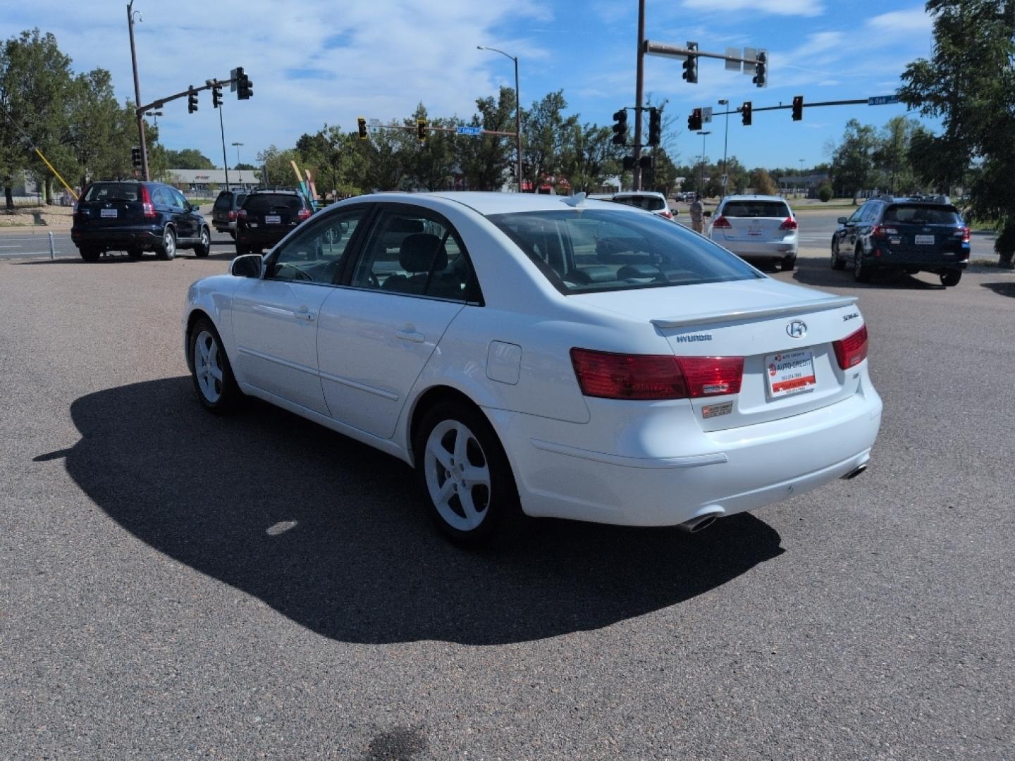2009 WHITE Hyundai Sonata LIMITED V6 (5NPEU46FX9H) with an V6, 3.3L engine, Automatic transmission, located at 10890 W. Colfax Ave., Lakewood, CO, 80215, (303) 274-7692, 39.739914, -105.120132- Photo#6