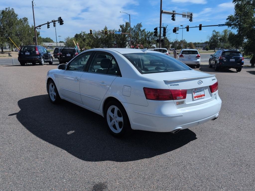 2009 WHITE Hyundai Sonata LIMITED V6 (5NPEU46FX9H) with an V6, 3.3L engine, Automatic transmission, located at 10890 W. Colfax Ave., Lakewood, CO, 80215, (303) 274-7692, 39.739914, -105.120132- Photo#6