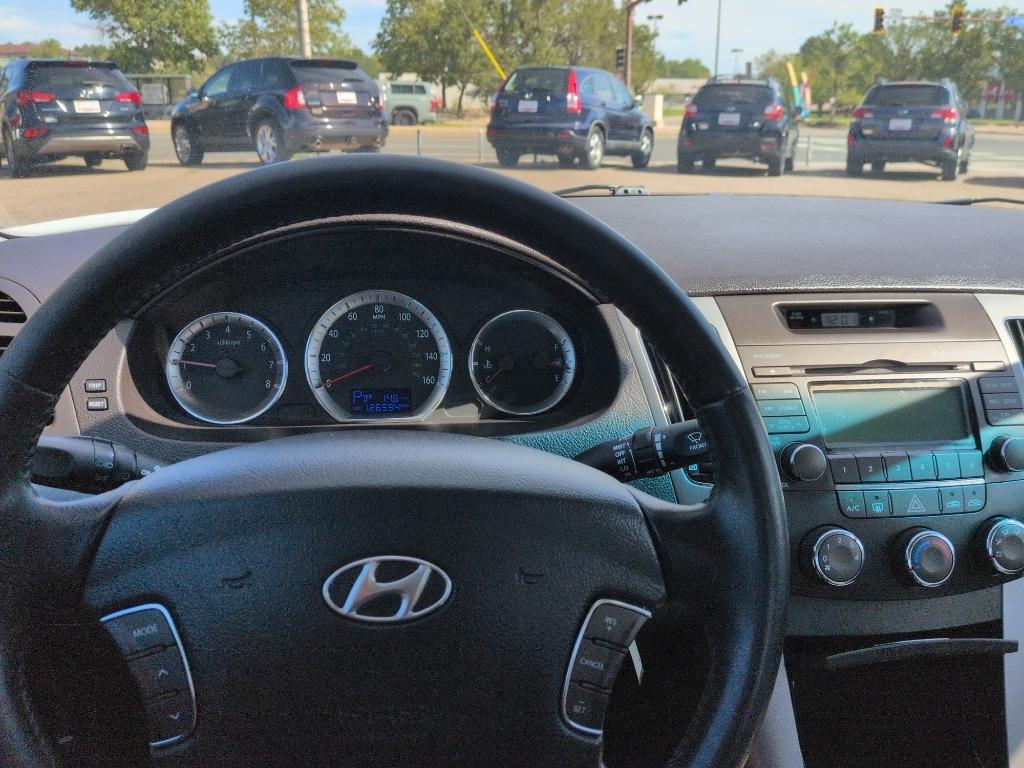 2009 WHITE Hyundai Sonata LIMITED V6 (5NPEU46FX9H) with an V6, 3.3L engine, Automatic transmission, located at 10890 W. Colfax Ave., Lakewood, CO, 80215, (303) 274-7692, 39.739914, -105.120132- Photo#10