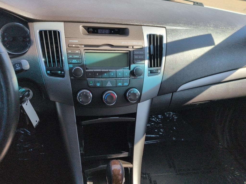 2009 WHITE Hyundai Sonata LIMITED V6 (5NPEU46FX9H) with an V6, 3.3L engine, Automatic transmission, located at 10890 W. Colfax Ave., Lakewood, CO, 80215, (303) 274-7692, 39.739914, -105.120132- Photo#12
