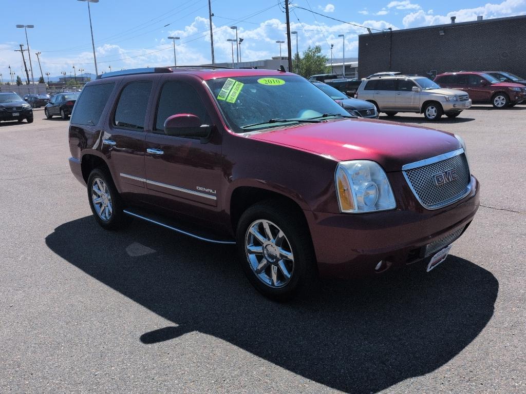 2010 RED GMC Yukon Denali (1GKUKEEF8AR) with an V8, 6.2L engine, Automatic transmission, located at 10890 W. Colfax Ave., Lakewood, CO, 80215, (303) 274-7692, 39.739914, -105.120132- Photo#2