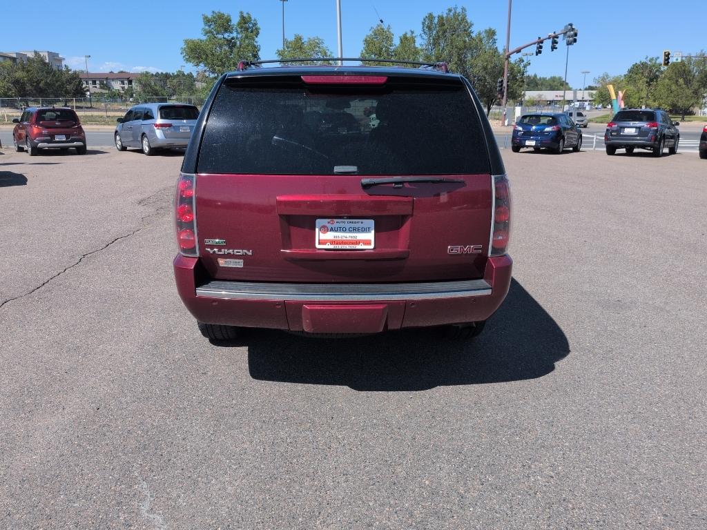2010 RED GMC Yukon Denali (1GKUKEEF8AR) with an V8, 6.2L engine, Automatic transmission, located at 10890 W. Colfax Ave., Lakewood, CO, 80215, (303) 274-7692, 39.739914, -105.120132- Photo#5