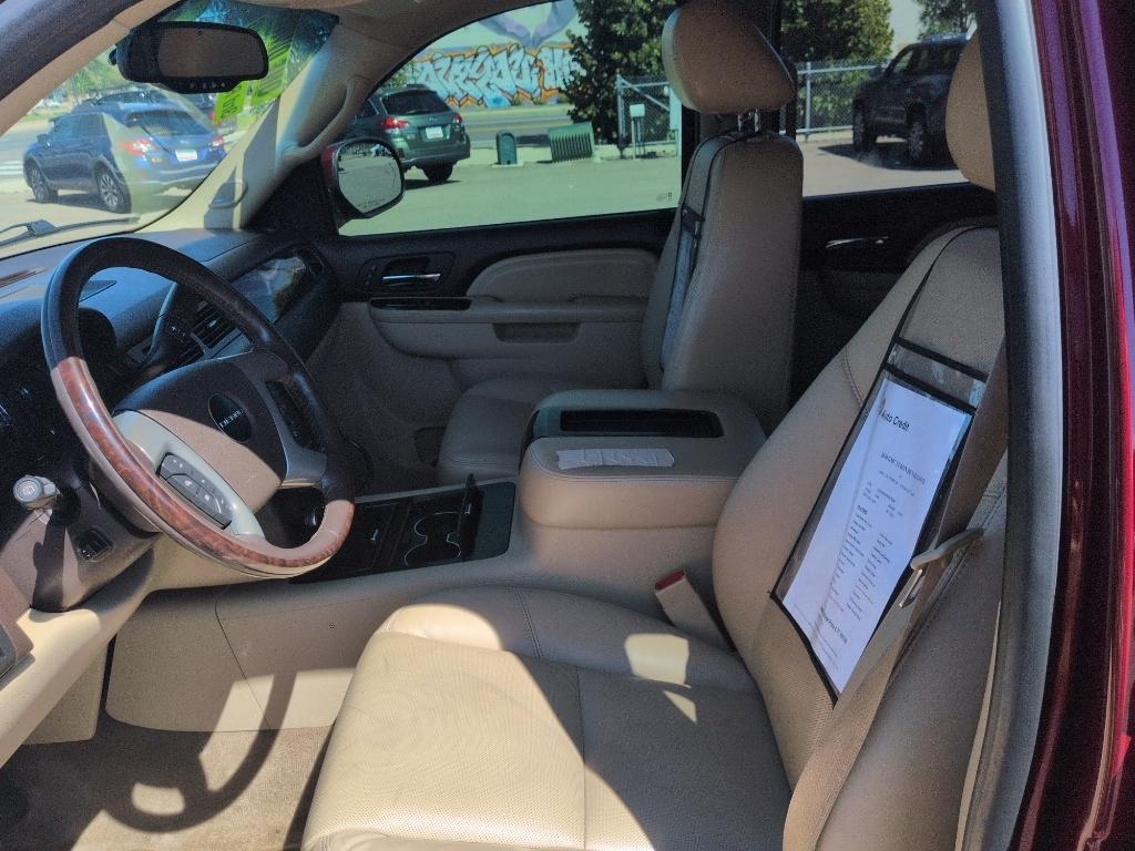 2010 RED GMC Yukon Denali (1GKUKEEF8AR) with an V8, 6.2L engine, Automatic transmission, located at 10890 W. Colfax Ave., Lakewood, CO, 80215, (303) 274-7692, 39.739914, -105.120132- Photo#9
