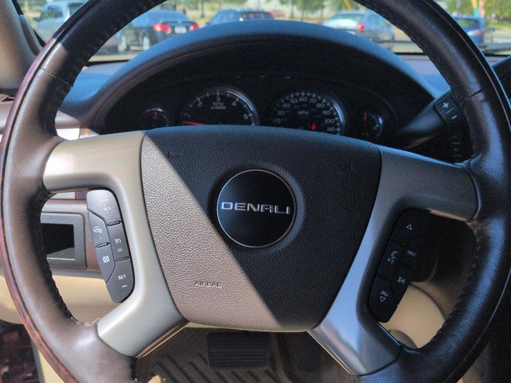 2010 RED GMC Yukon Denali (1GKUKEEF8AR) with an V8, 6.2L engine, Automatic transmission, located at 10890 W. Colfax Ave., Lakewood, CO, 80215, (303) 274-7692, 39.739914, -105.120132- Photo#11
