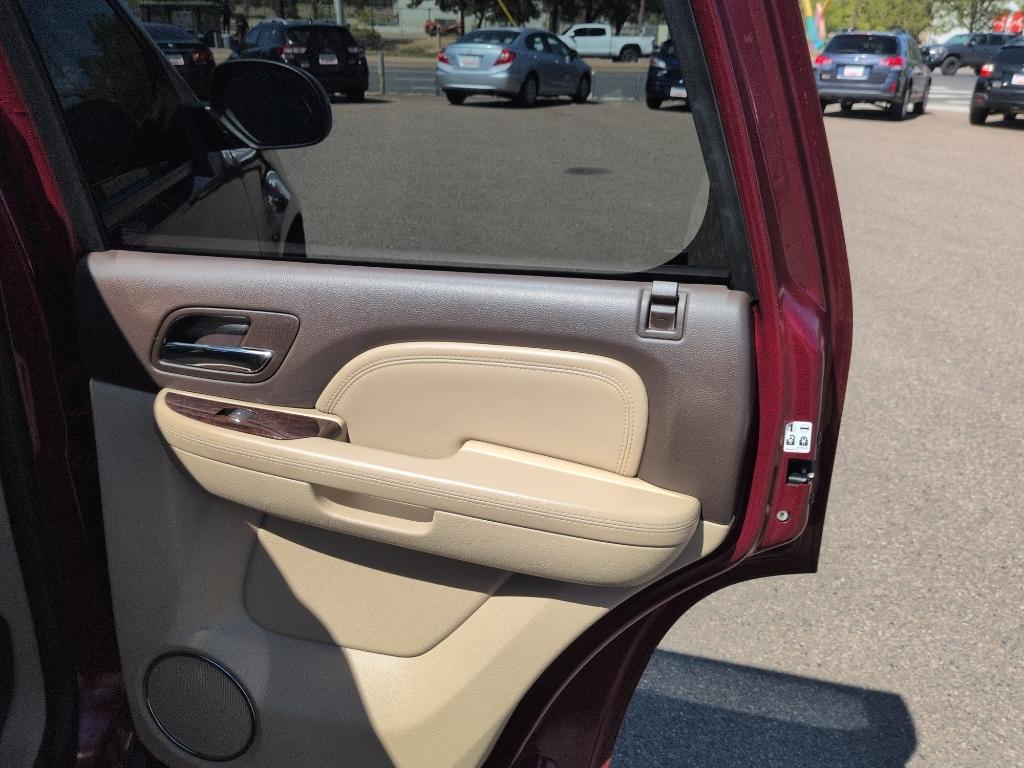 2010 RED GMC Yukon Denali (1GKUKEEF8AR) with an V8, 6.2L engine, Automatic transmission, located at 10890 W. Colfax Ave., Lakewood, CO, 80215, (303) 274-7692, 39.739914, -105.120132- Photo#18