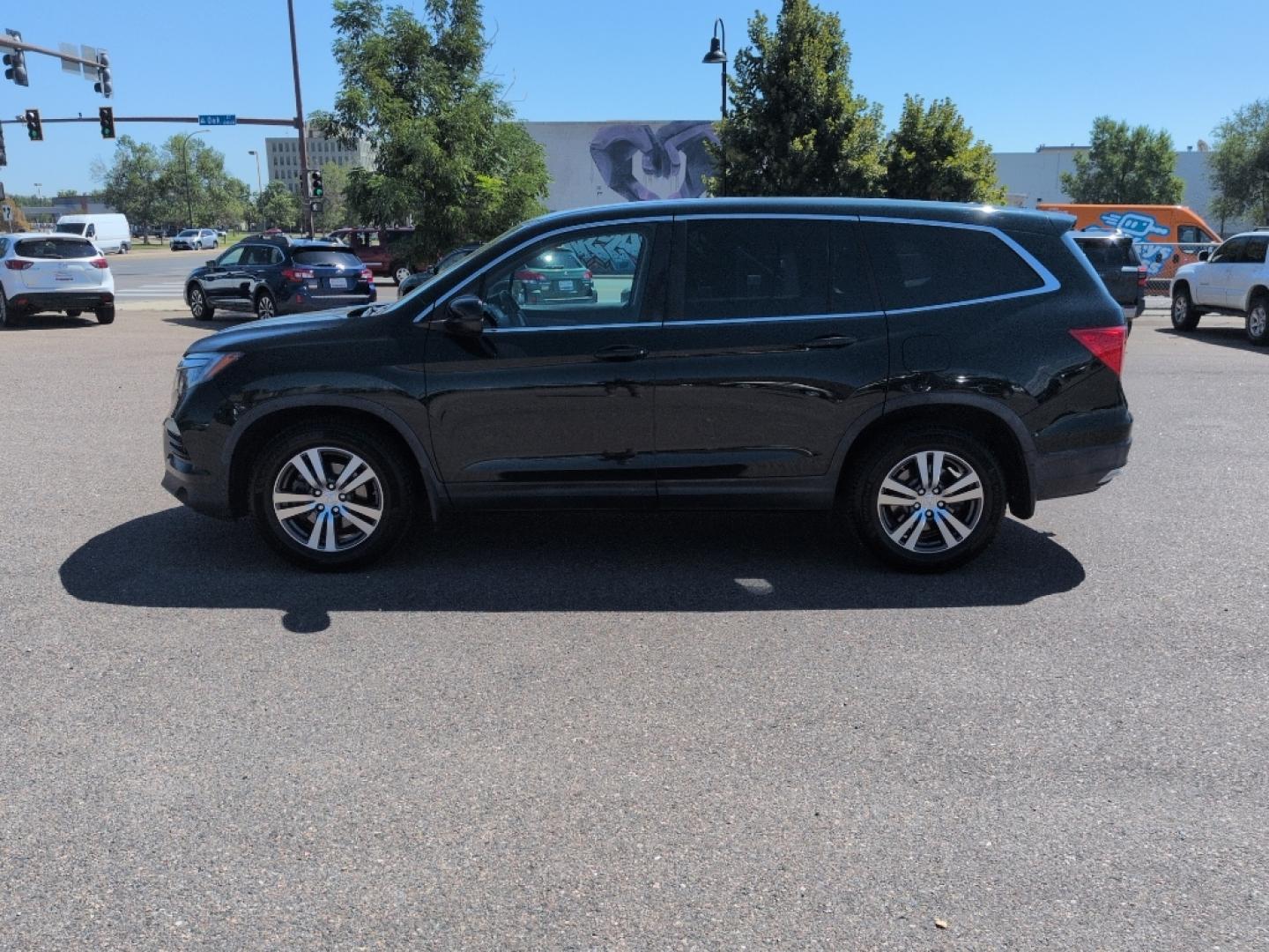 2016 GREEN Honda Pilot EXL (5FNYF6H59GB) with an V6, 3.5L engine, Automatic transmission, located at 10890 W. Colfax Ave., Lakewood, CO, 80215, (303) 274-7692, 39.739914, -105.120132- Photo#7