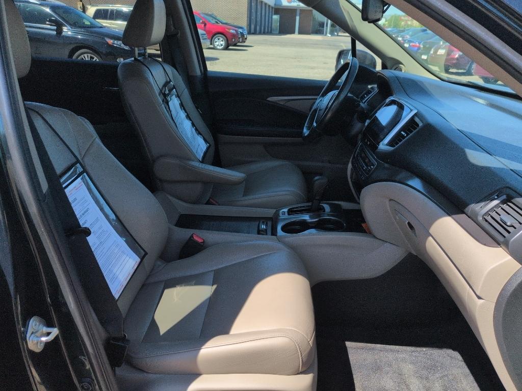 2016 GREEN Honda Pilot EXL (5FNYF6H59GB) with an V6, 3.5L engine, Automatic transmission, located at 10890 W. Colfax Ave., Lakewood, CO, 80215, (303) 274-7692, 39.739914, -105.120132- Photo#16