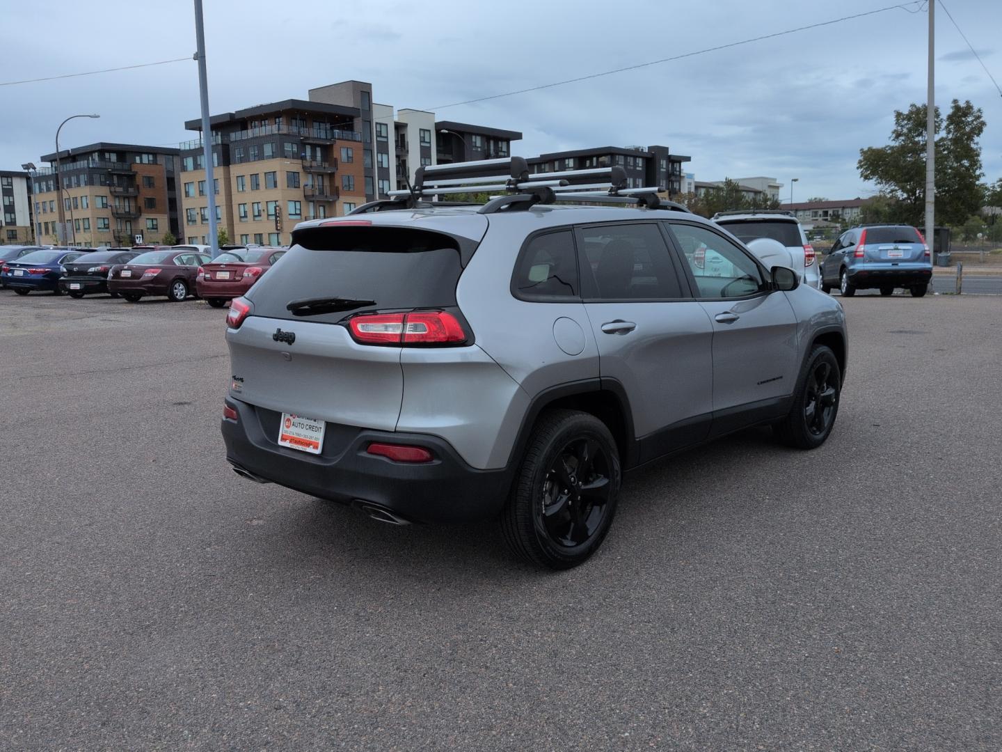 2015 SILVER Jeep Cherokee Latitude (1C4PJMCS4FW) with an V6, 3.2L engine, Automatic transmission, located at 10890 W. Colfax Ave., Lakewood, CO, 80215, (303) 274-7692, 39.739914, -105.120132- Photo#4