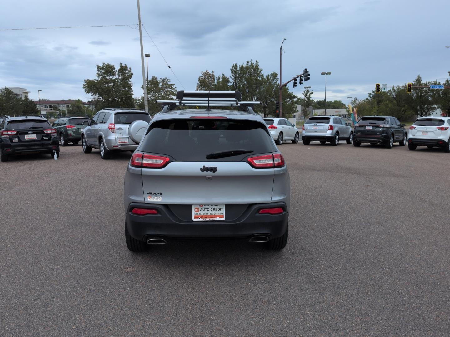 2015 SILVER Jeep Cherokee Latitude (1C4PJMCS4FW) with an V6, 3.2L engine, Automatic transmission, located at 10890 W. Colfax Ave., Lakewood, CO, 80215, (303) 274-7692, 39.739914, -105.120132- Photo#5