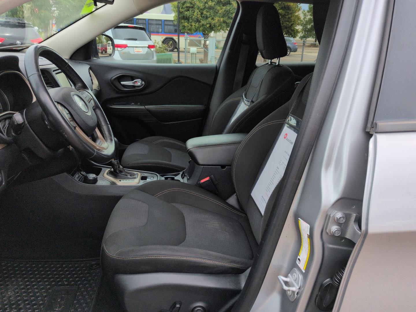 2015 SILVER Jeep Cherokee Latitude (1C4PJMCS4FW) with an V6, 3.2L engine, Automatic transmission, located at 10890 W. Colfax Ave., Lakewood, CO, 80215, (303) 274-7692, 39.739914, -105.120132- Photo#9