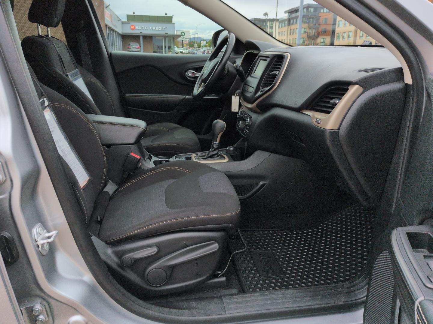 2015 SILVER Jeep Cherokee Latitude (1C4PJMCS4FW) with an V6, 3.2L engine, Automatic transmission, located at 10890 W. Colfax Ave., Lakewood, CO, 80215, (303) 274-7692, 39.739914, -105.120132- Photo#17