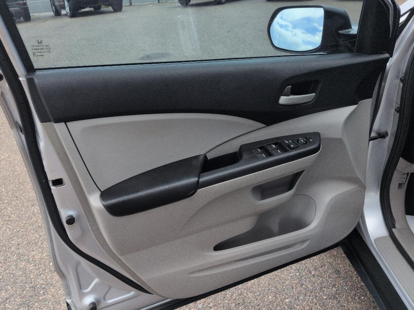 2014 GRAY Honda CR-V LX (2HKRM4H33EH) with an 4 Cyl, 2.4L engine, Automatic transmission, located at 10890 W. Colfax Ave., Lakewood, CO, 80215, (303) 274-7692, 39.739914, -105.120132- Photo#8