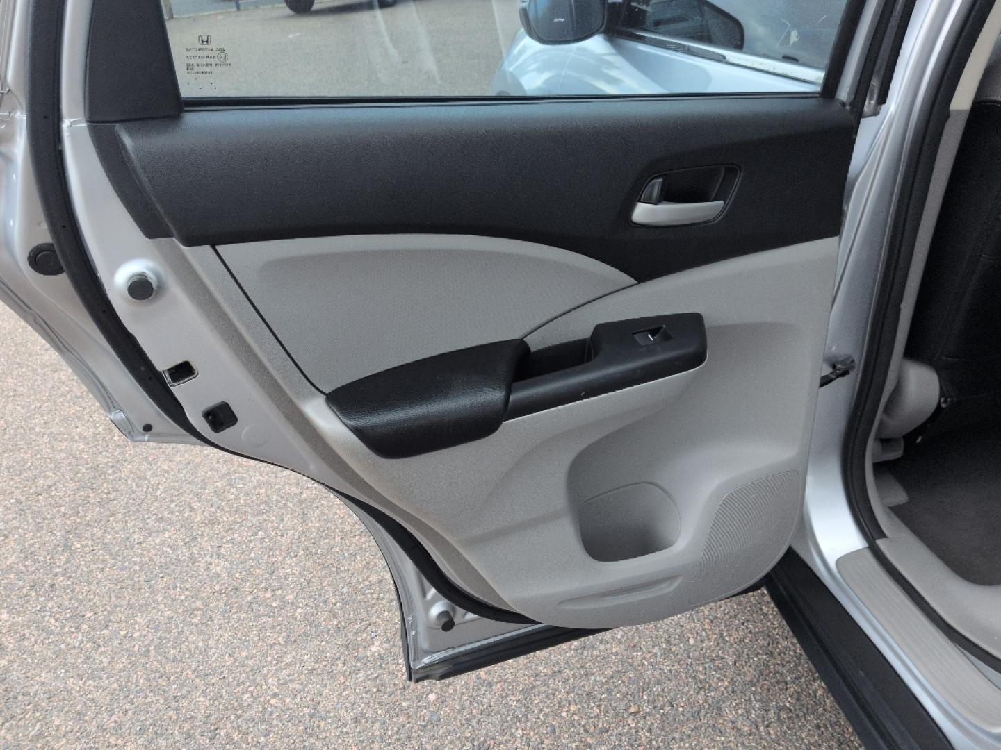 2014 GRAY Honda CR-V LX (2HKRM4H33EH) with an 4 Cyl, 2.4L engine, Automatic transmission, located at 10890 W. Colfax Ave., Lakewood, CO, 80215, (303) 274-7692, 39.739914, -105.120132- Photo#13