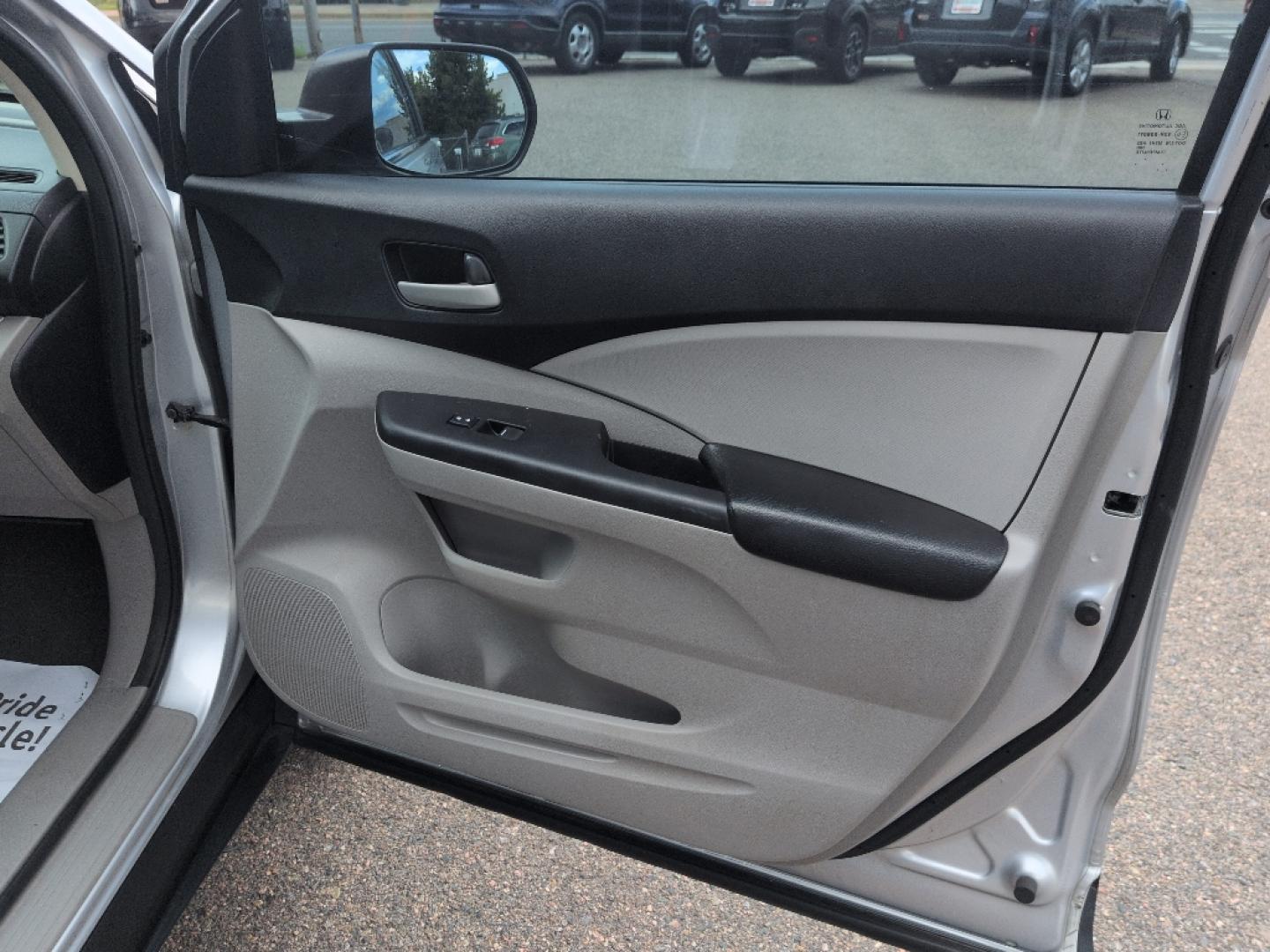 2014 GRAY Honda CR-V LX (2HKRM4H33EH) with an 4 Cyl, 2.4L engine, Automatic transmission, located at 10890 W. Colfax Ave., Lakewood, CO, 80215, (303) 274-7692, 39.739914, -105.120132- Photo#15