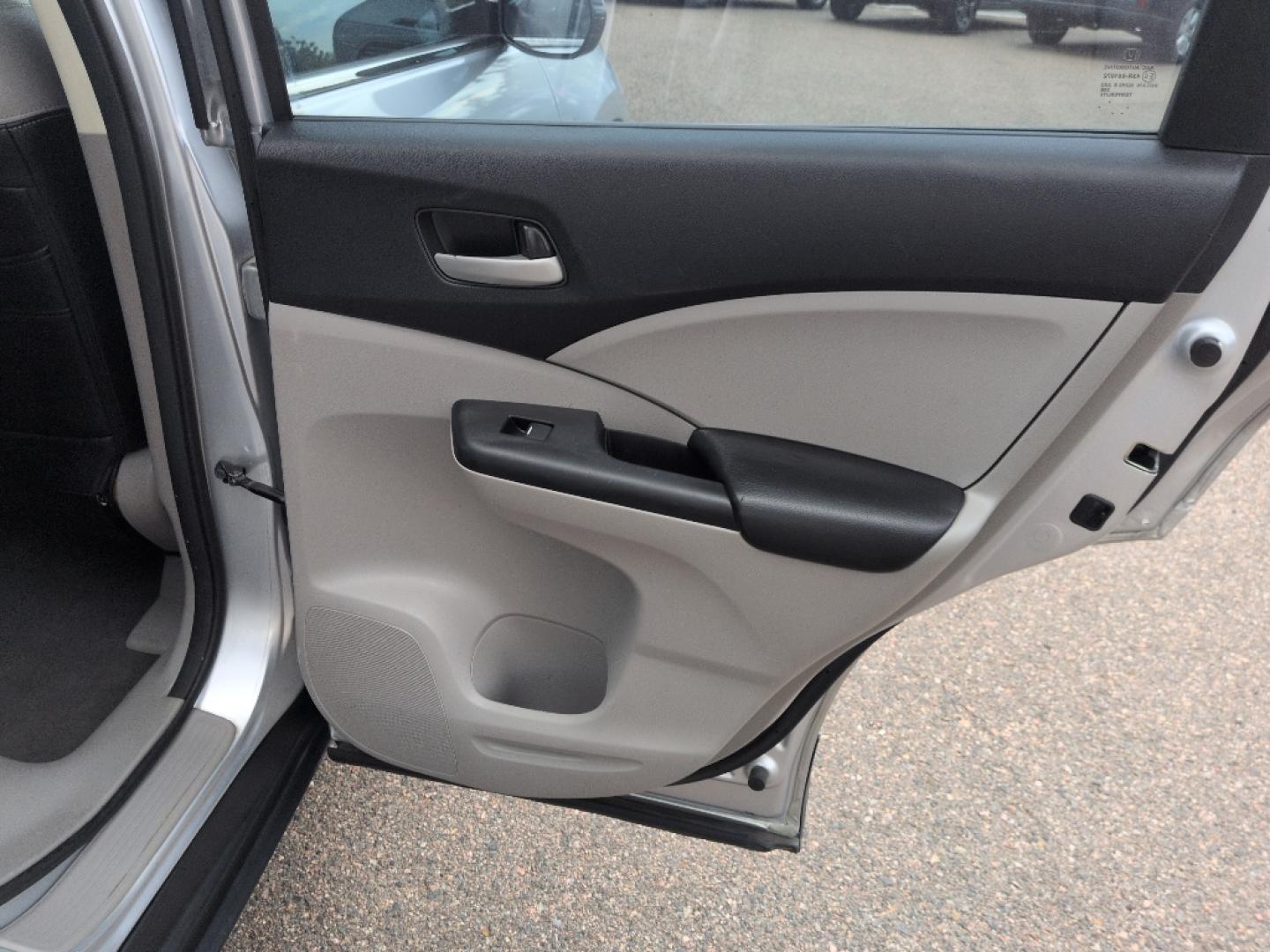 2014 GRAY Honda CR-V LX (2HKRM4H33EH) with an 4 Cyl, 2.4L engine, Automatic transmission, located at 10890 W. Colfax Ave., Lakewood, CO, 80215, (303) 274-7692, 39.739914, -105.120132- Photo#17