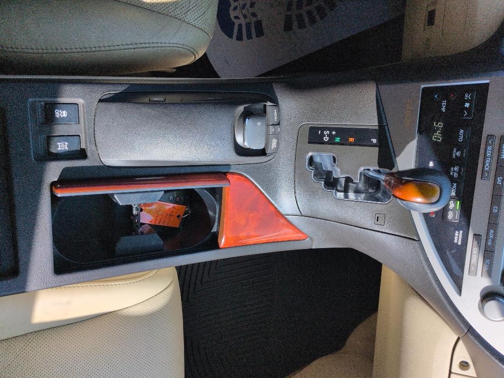 2010 SILVER Lexus RX 350 Base (JTJBK1BA6A2) with an V6, 3.5L engine, Automatic transmission, located at 10890 W. Colfax Ave., Lakewood, CO, 80215, (303) 274-7692, 39.739914, -105.120132- Photo#12